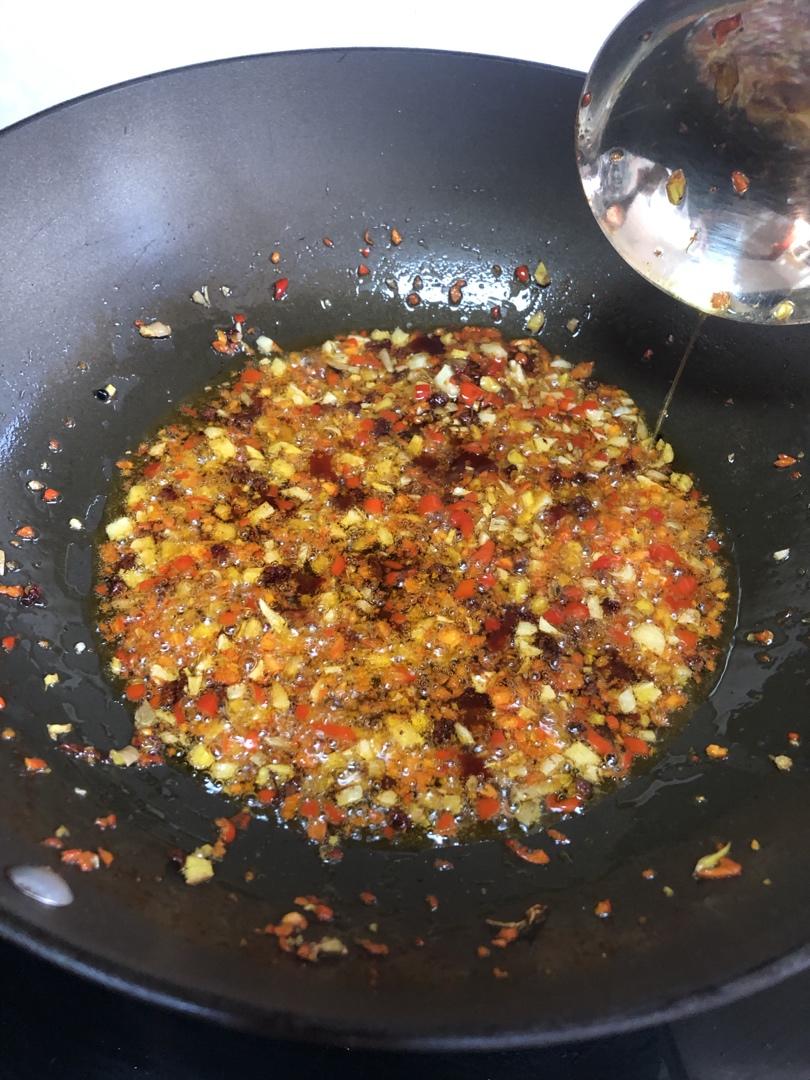 厨师长教你：自贡名菜“鲜锅兔”的家常做法，味道很赞先收藏起来