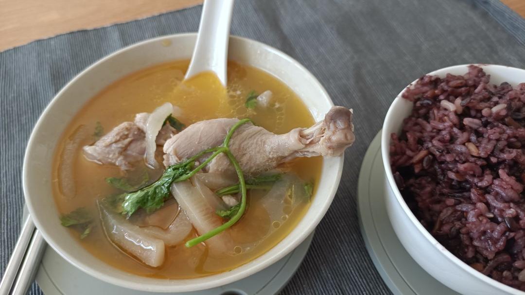 萝卜比鸭好吃的酸萝卜老鸭汤（也可以作为火锅底料呢）