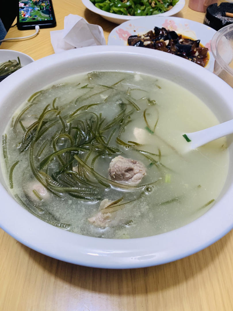 带丝排骨汤