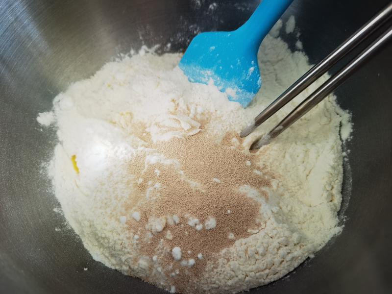 纯奶手撕吐司的做法 步骤1