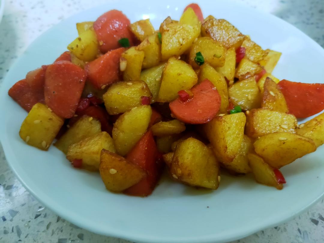 香辣孜然土豆火腿肠～秒杀烧烤店！！