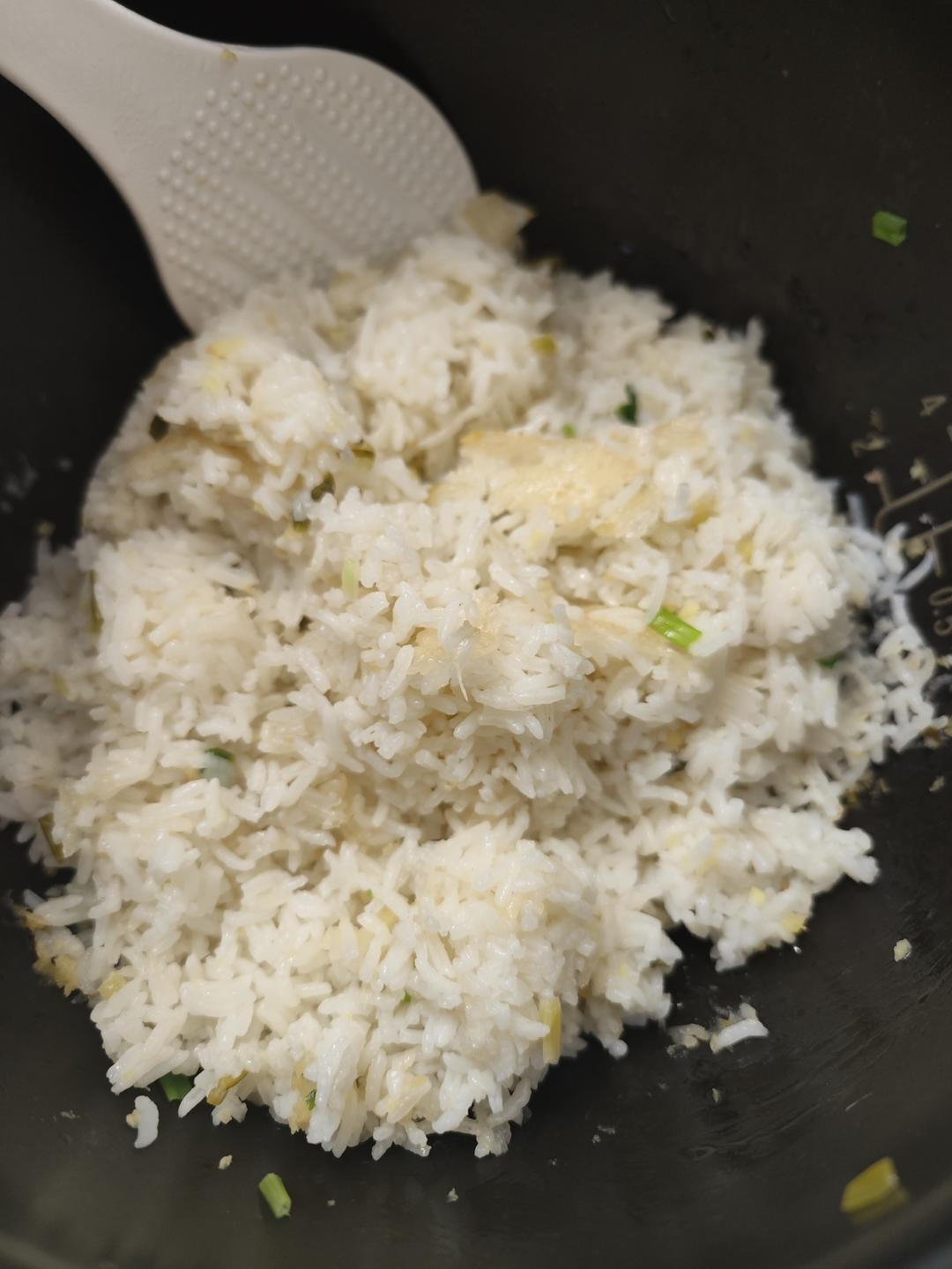 油盐饭，没菜吃饱饭，最简单的煲仔饭