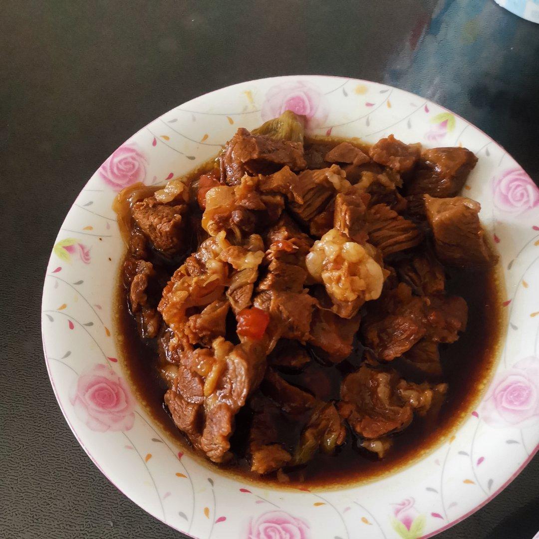 恩恩5p4l做的高压锅炖牛肉