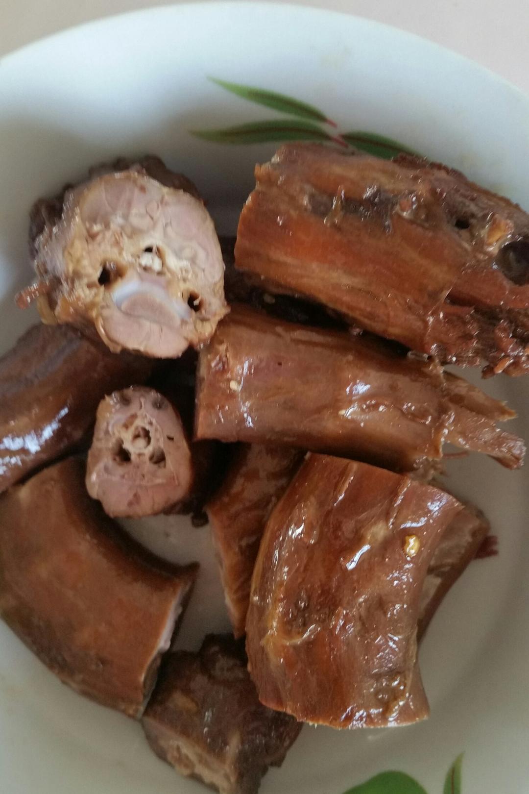 麻辣鸭脖