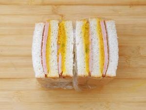 咸蛋黄南瓜午餐肉三明治的做法 步骤12