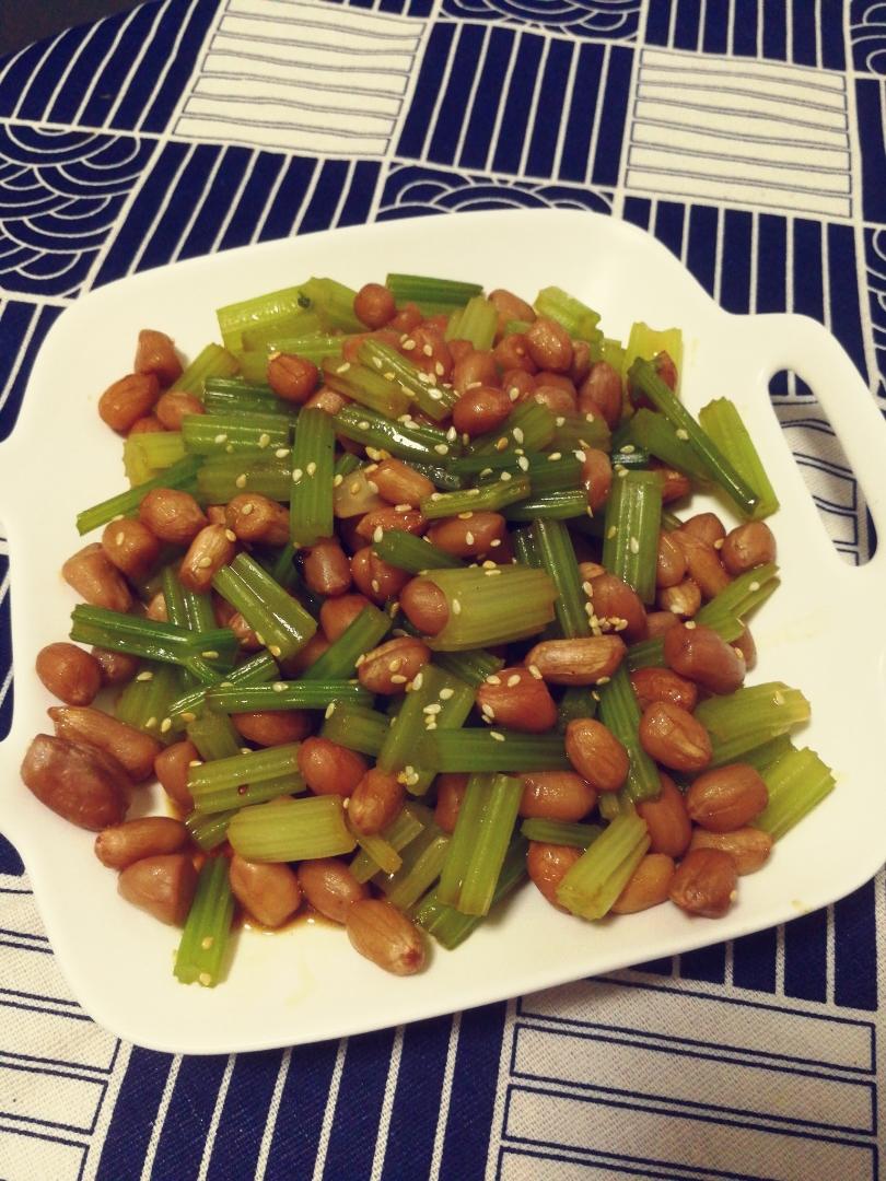凉拌芹菜花生米胡萝卜