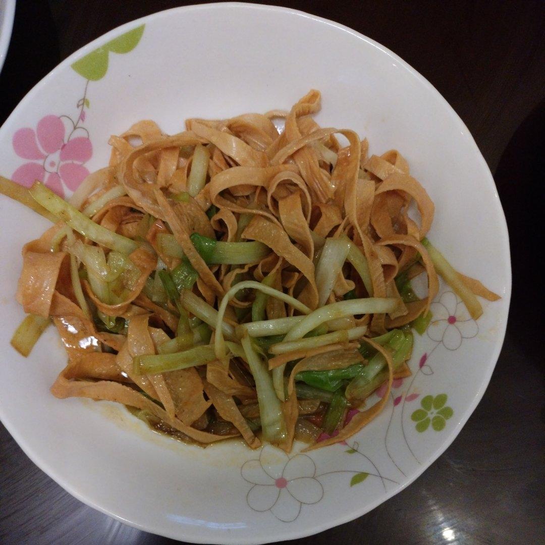 快手菜韭黄炒豆皮
