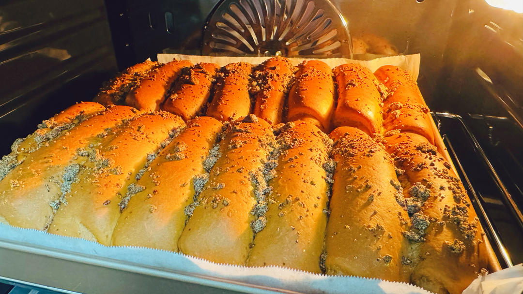 【咖啡奶酥排包】｜香炸整条街的面包