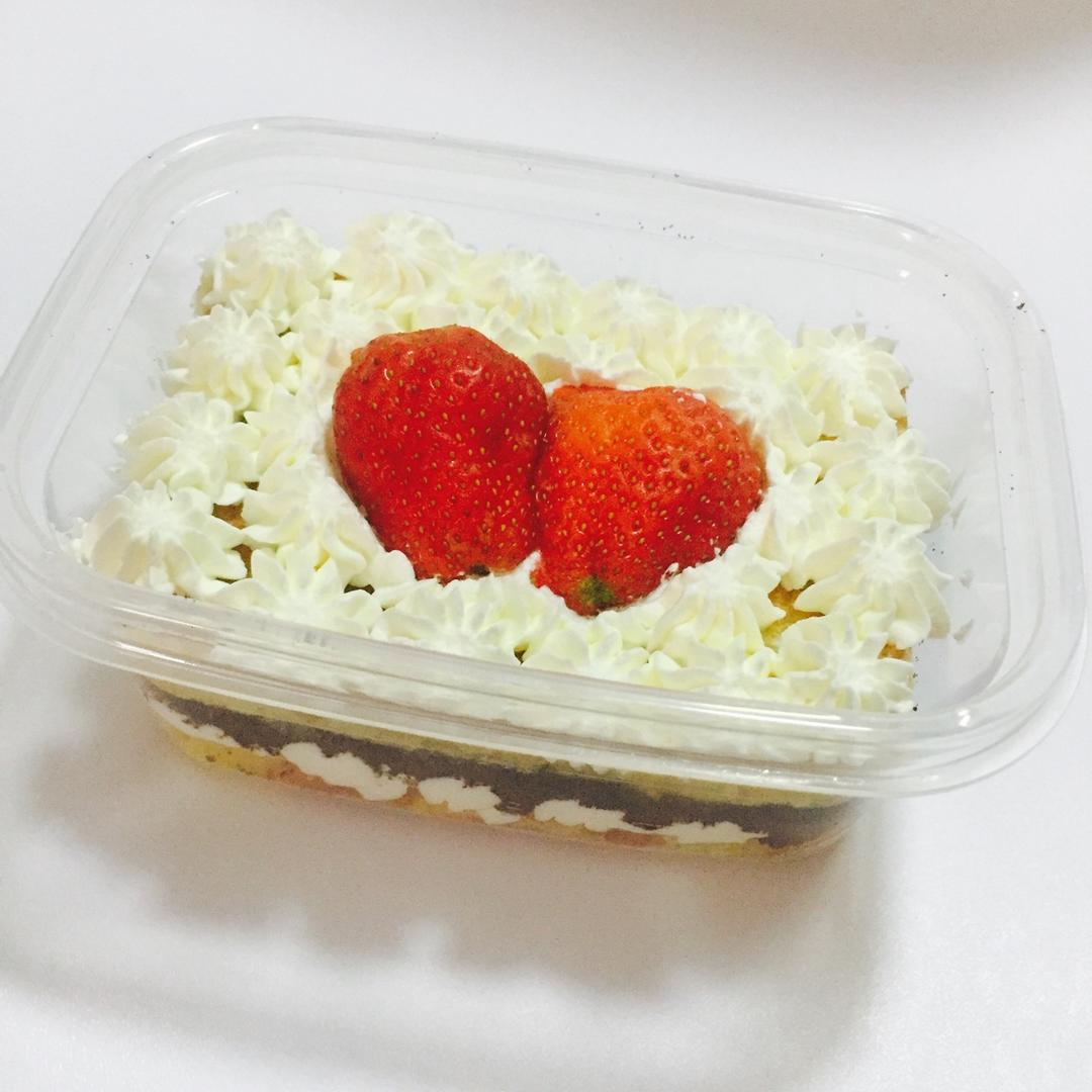 草莓奶油蛋糕盒子