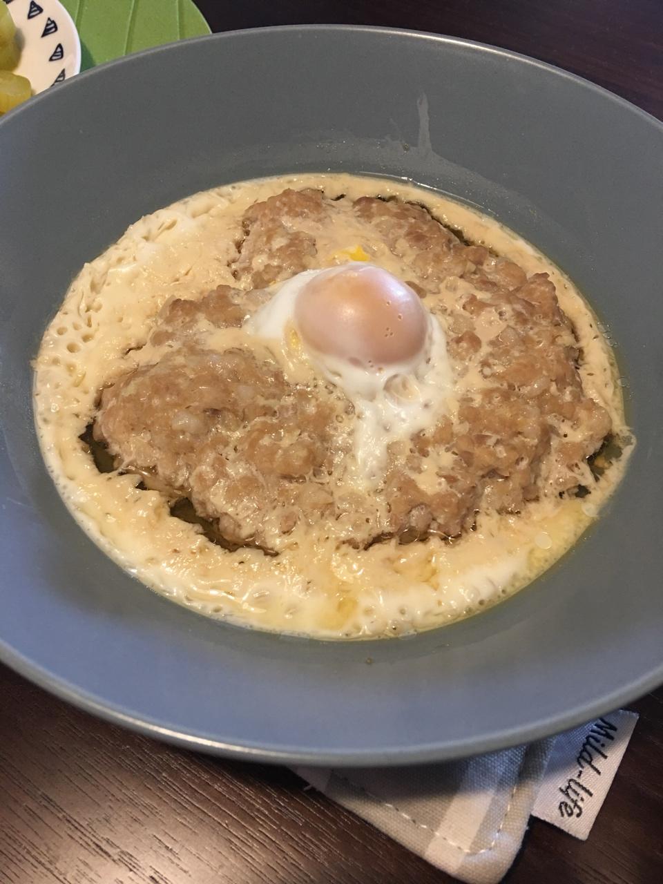 藕丁肉饼蒸咸蛋