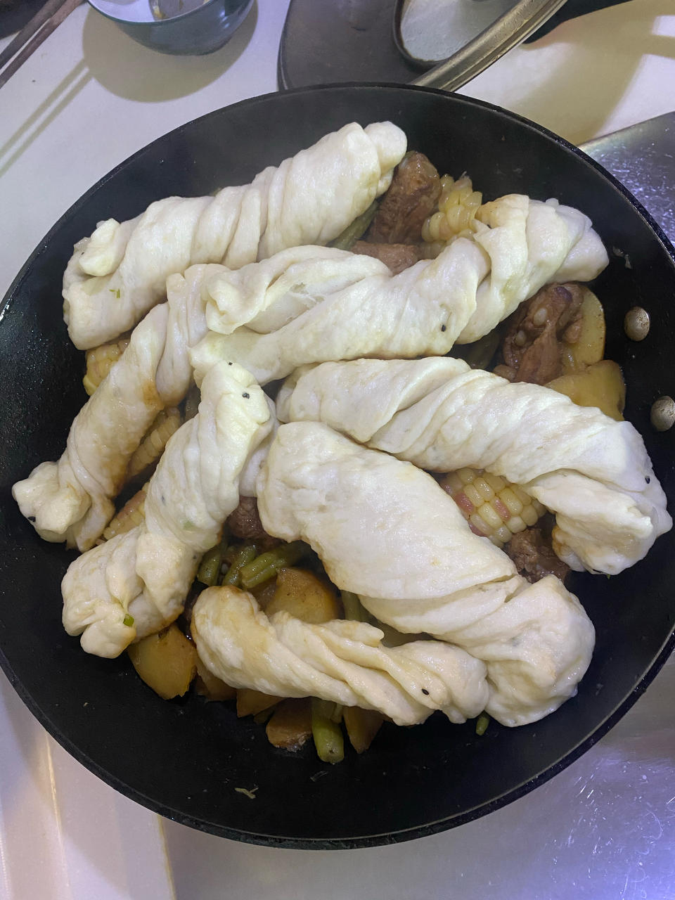 一锅出-豆角土豆玉米五花肉卷子