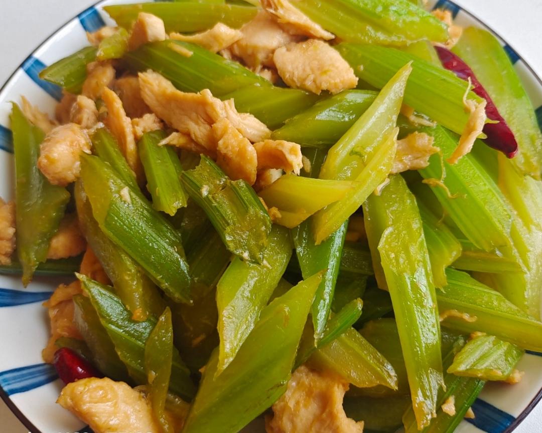 芹菜炒肉，厨房小白轻松get，减脂期必备