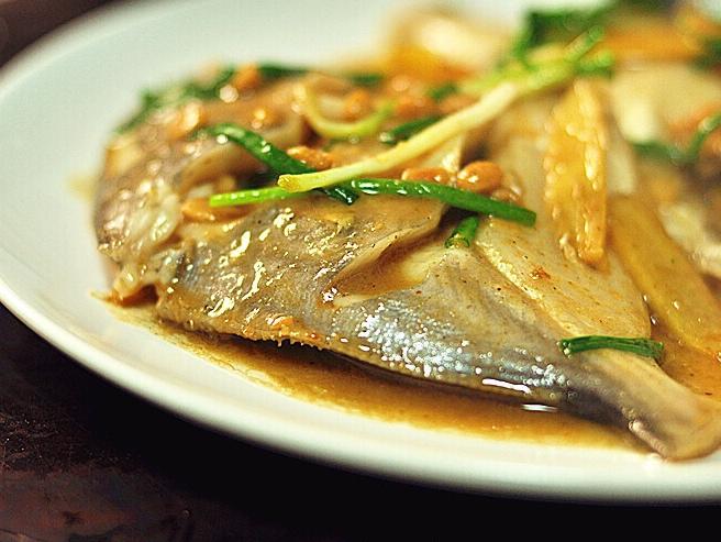 豆酱烧鱼的做法