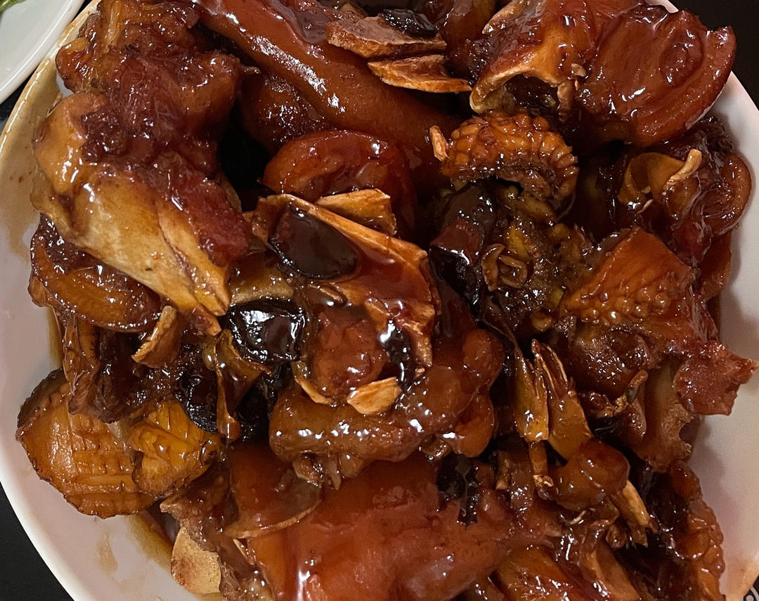 小美菜谱：红烧猪蹄的做法