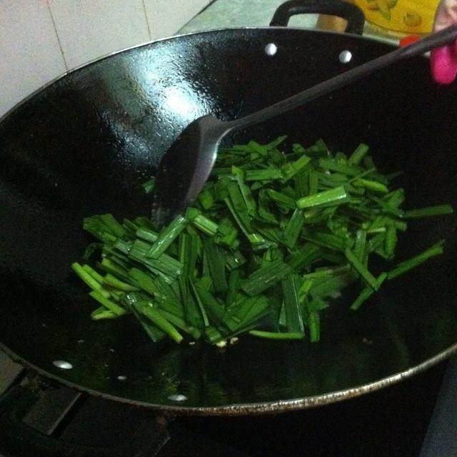 韭菜虾炒蛋的做法 步骤9