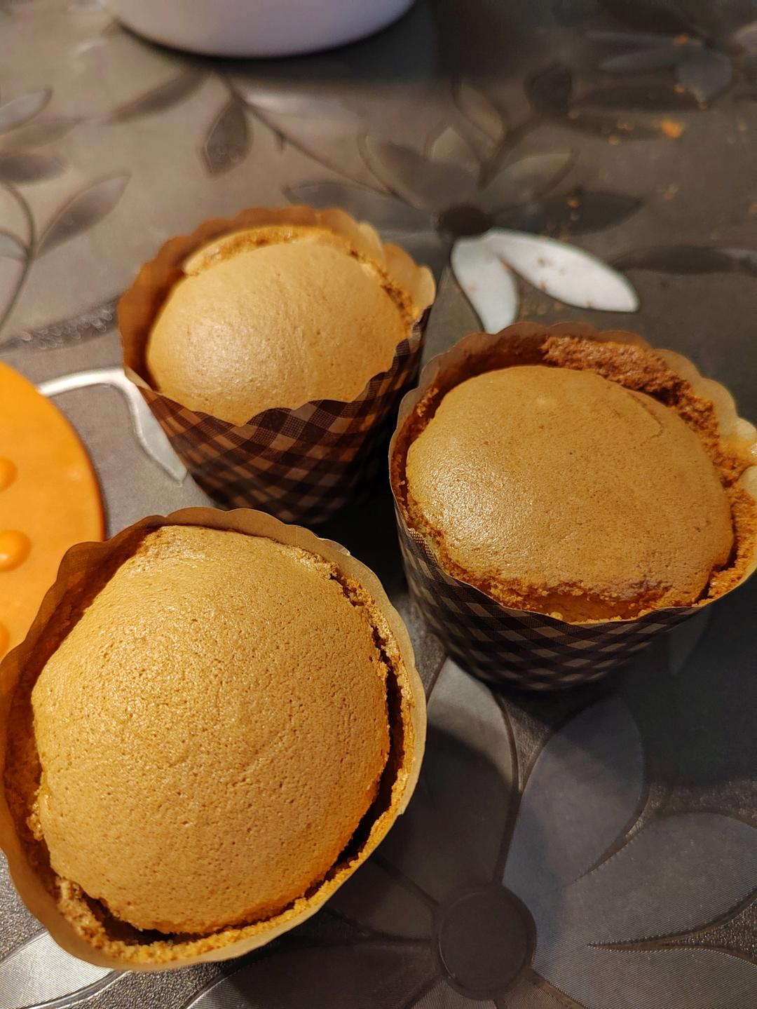 完美戚風杯子蛋糕（一定不会开裂的方法）