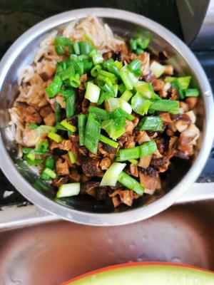 白菜香菇猪肉蒸饺的做法 步骤3
