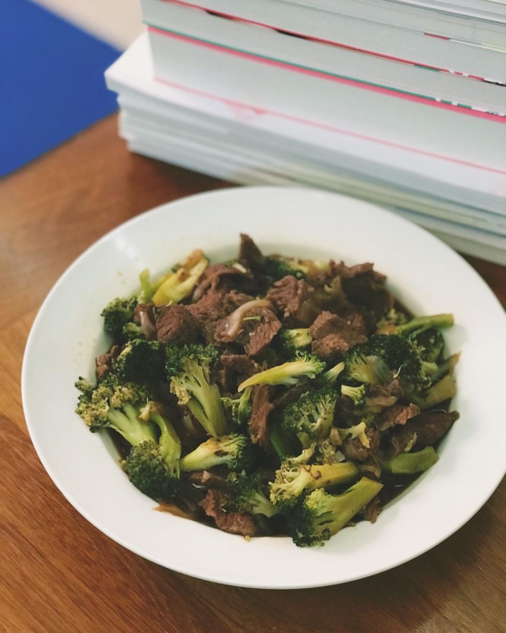 减脂三餐·电饭煲 |无油西兰花炖嫩牛肉