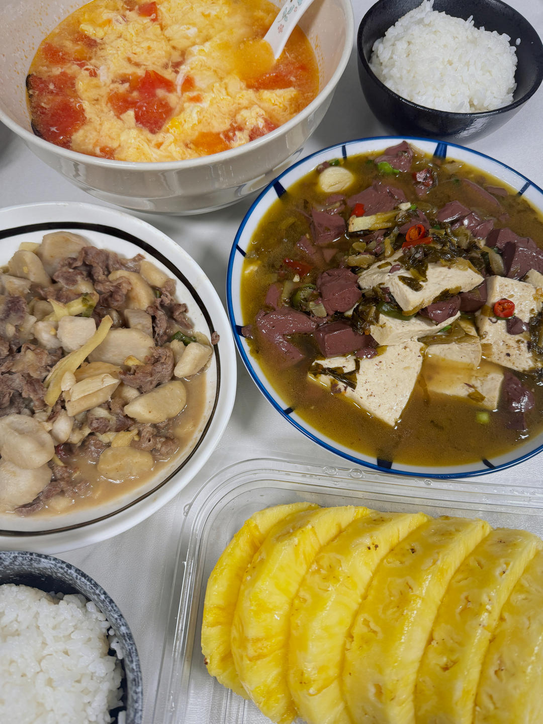 江西特色菜芋头烧牛肉，粉粉糯糯，炫了三碗米饭