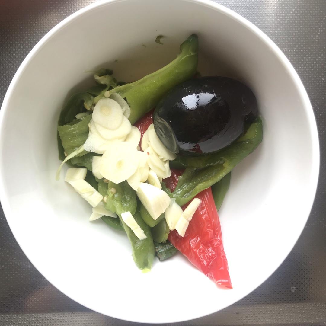 【正宗湘菜】擂辣椒皮蛋