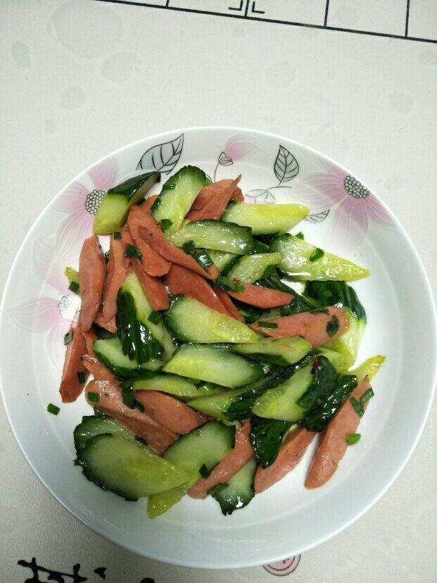 天凉好个秋,做的火腿肠炒黄瓜