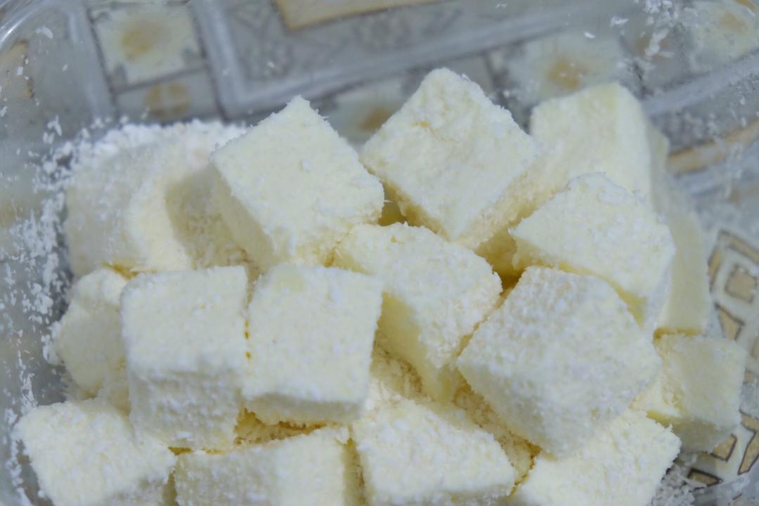 完胜85度C牛奶椰丝小方