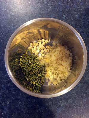 绿豆银耳龟苓膏的做法 步骤2