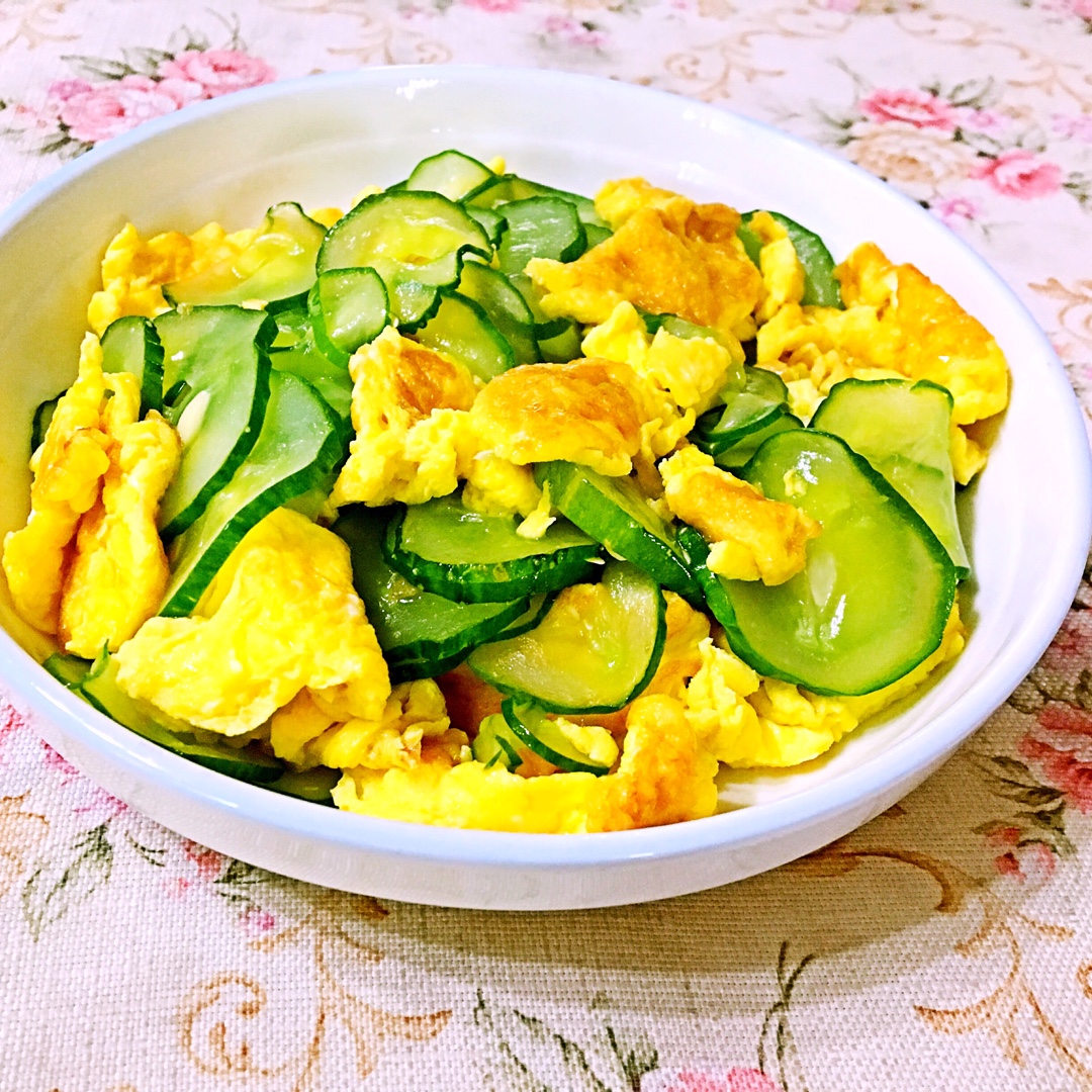 恺馨做的黄瓜炒鸡蛋