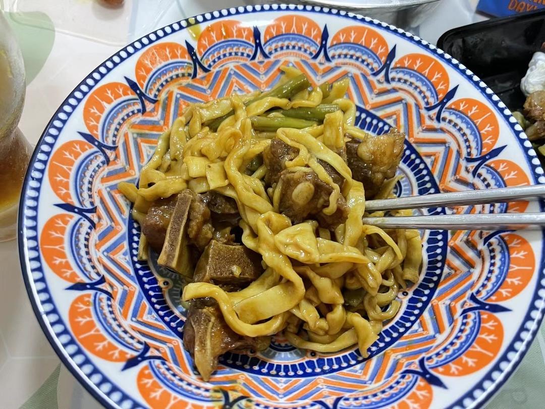 江南风味的排骨豆角焖面