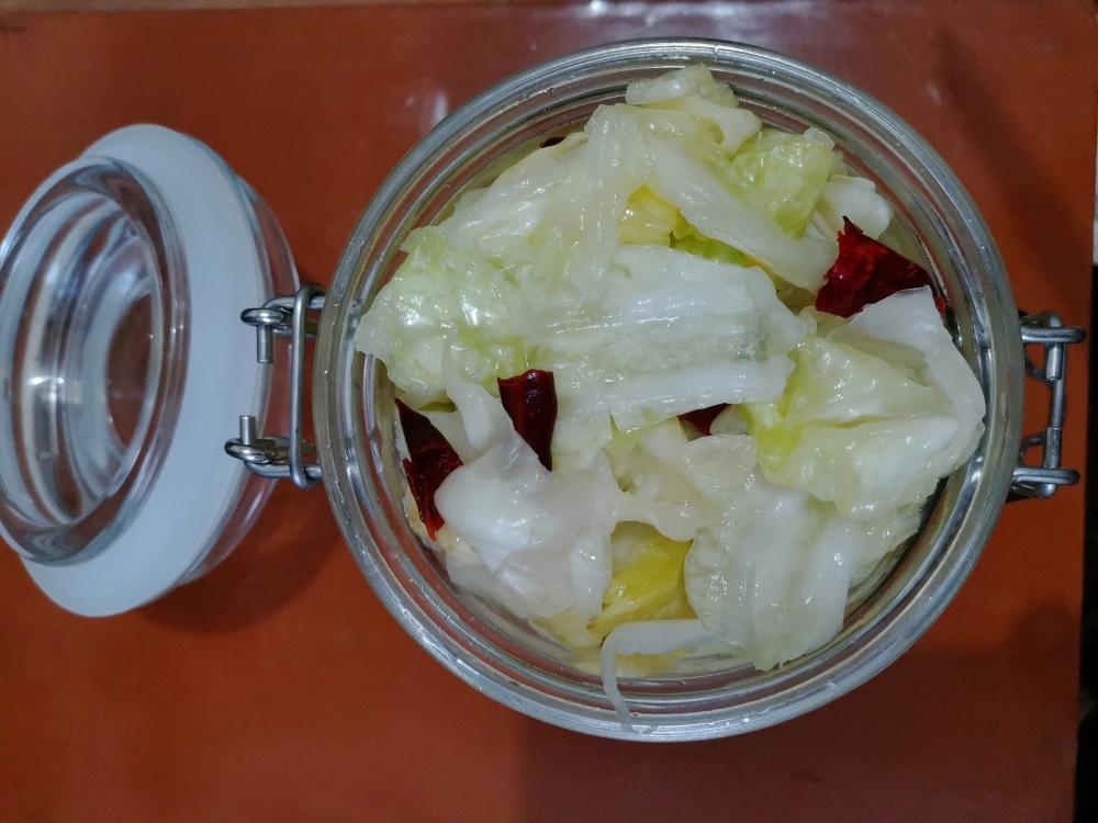 独家自制不加水的酸泡菜(简单易做，我最满意的食谱)