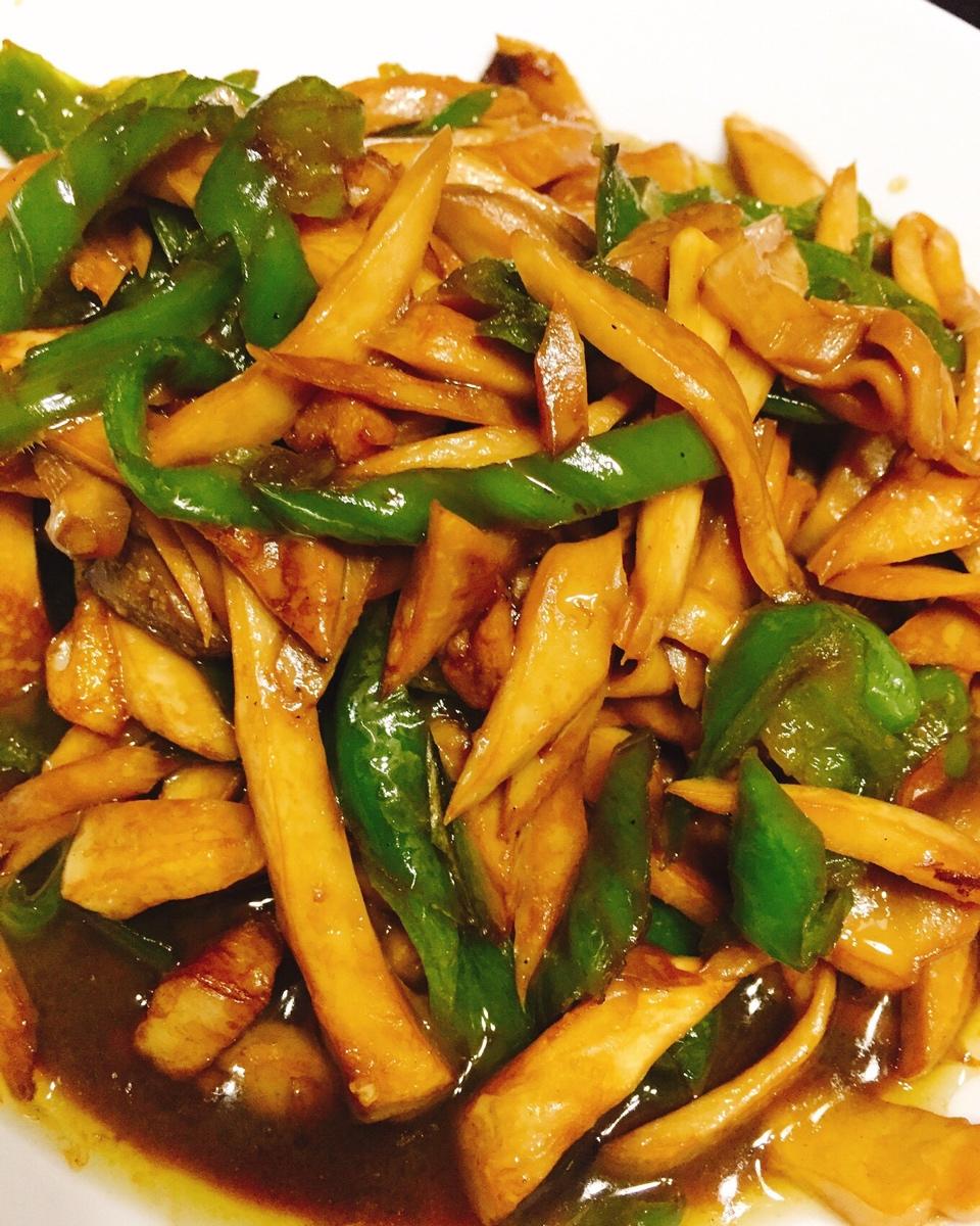 独奏vivian做的青椒素炒杏鲍菇