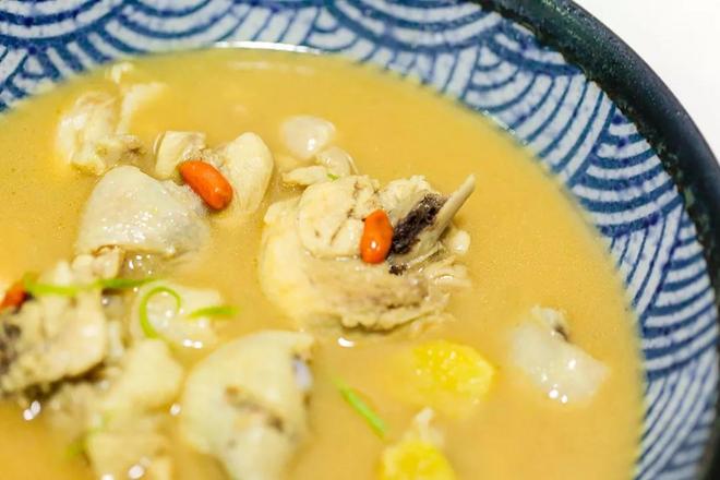 【台式麻油鸡】冬日养生暖汤的做法