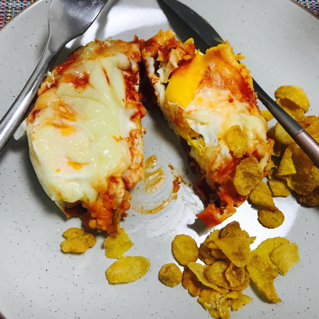 只需摆好材料去微波！惊艳全家的早餐端上桌：香肠奶酪烘蛋