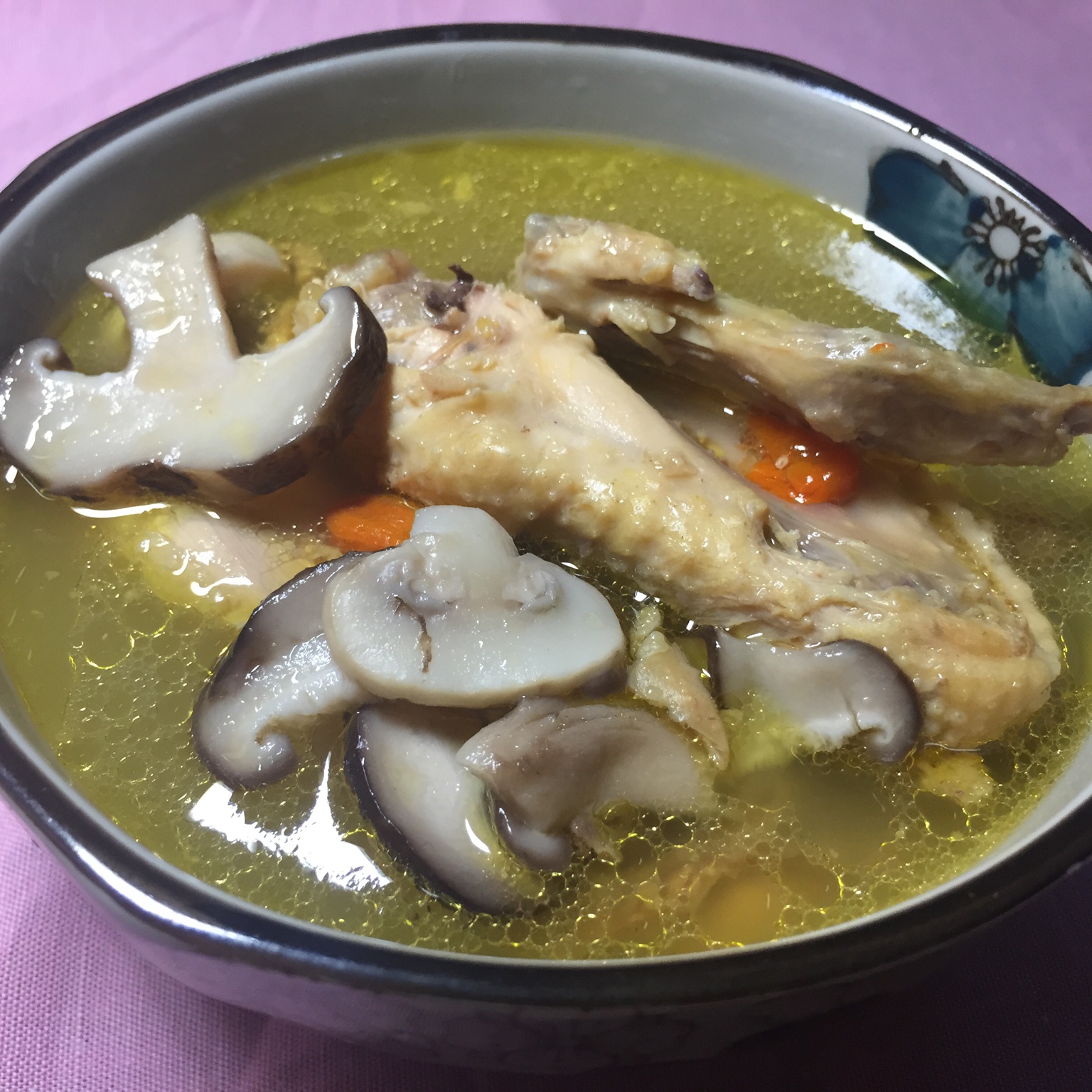 香菇炖鸡汤