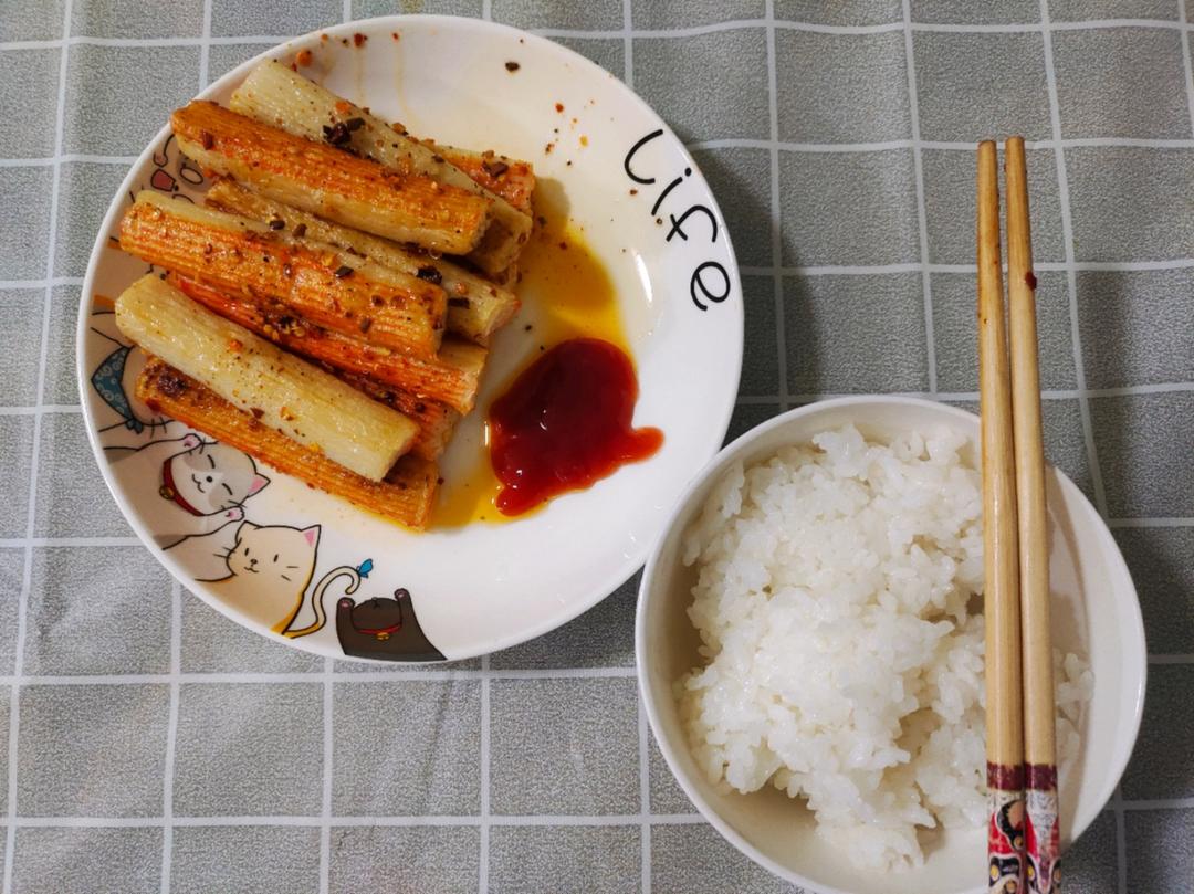 🔥秒杀夜市烧烤摊的香辣蟹肉棒⁉️十分钟搞定，比烧烤都好吃🔥