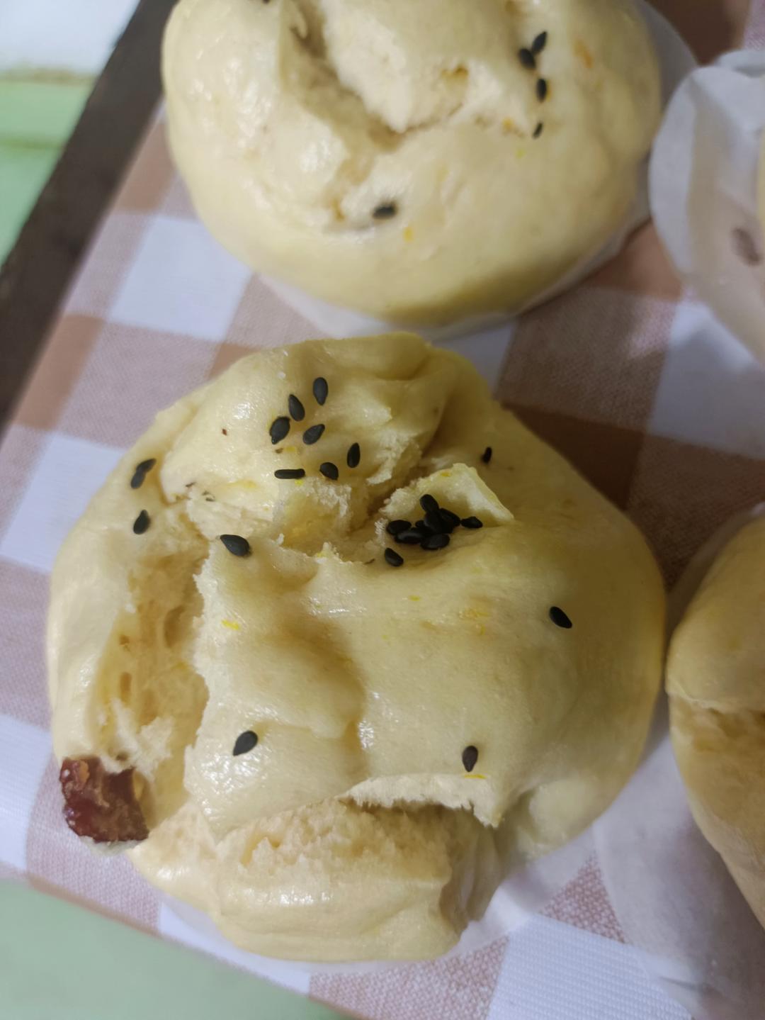 不加一滴水的南瓜开花馒头，纯南瓜泥和面，无需泡打粉，枣香浓郁个个开花