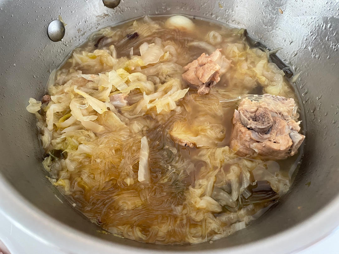 和东北人学炖酸菜排骨