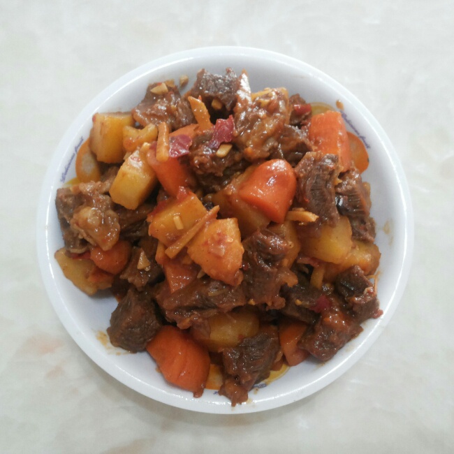 胡萝卜土豆烧牛腩
