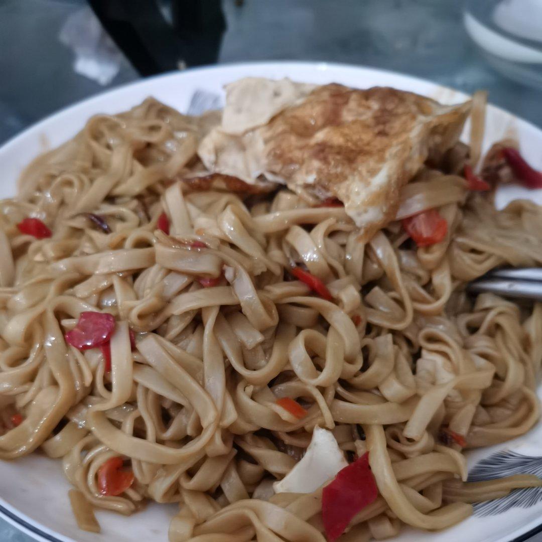 荷包蛋焖面 不粘锅做法