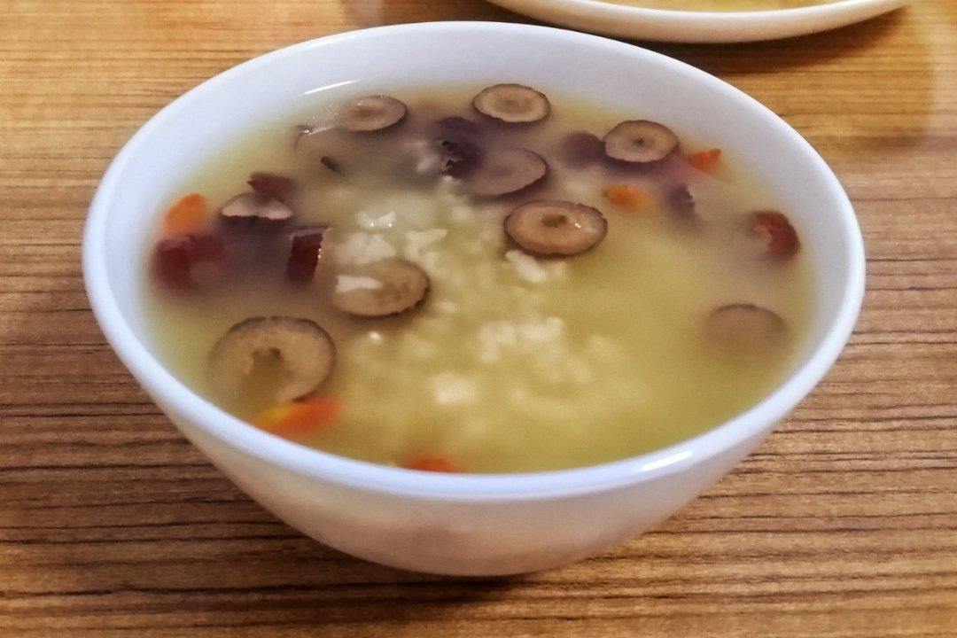 3分钟搞定的焖烧杯桂圆红枣枸杞粥
