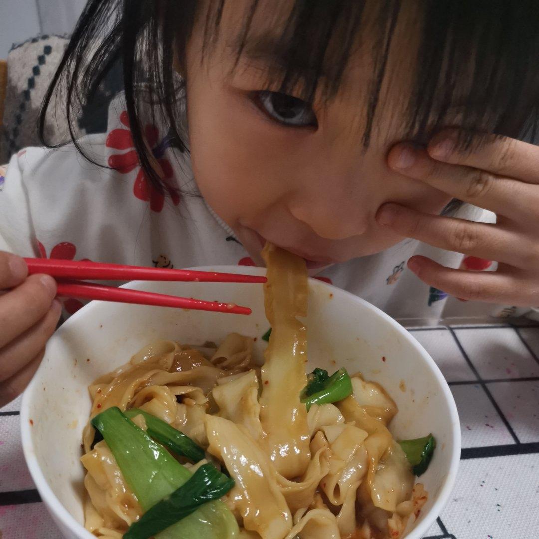 十分钟就能吃上的超简单油泼面