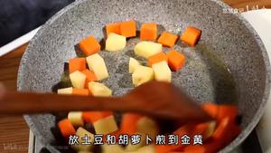黑椒土豆肥牛饭——by悠悠食记20200519的做法 步骤3