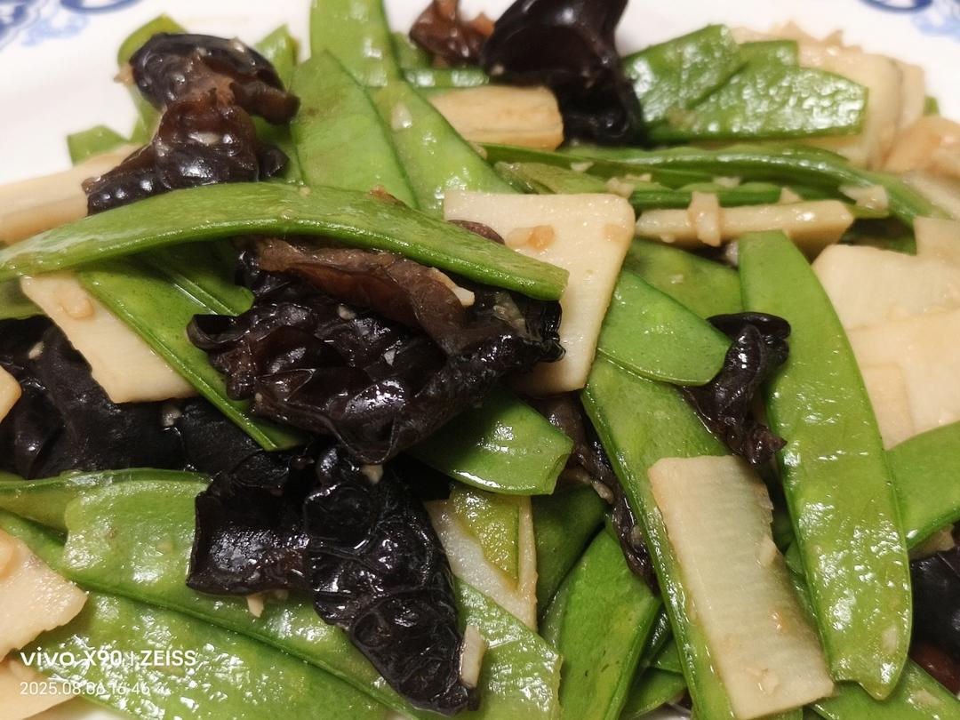荷兰豆清炒淮山木耳