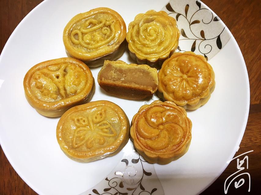 广式月饼—蛋黄莲蓉月饼