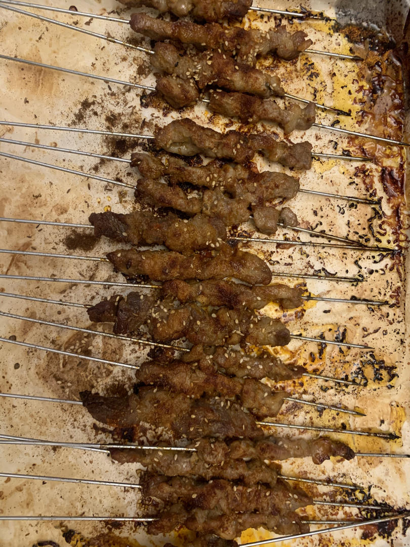 生烤羊肉串