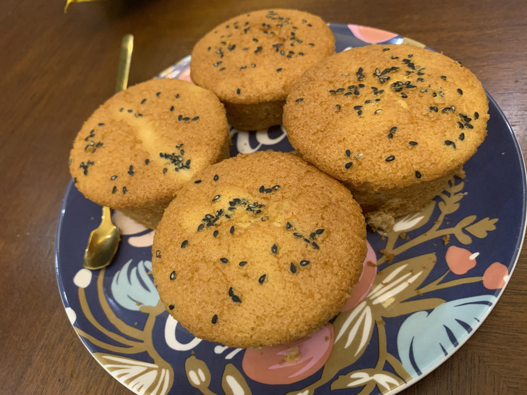 非常简单的老式蜂蜜蛋糕