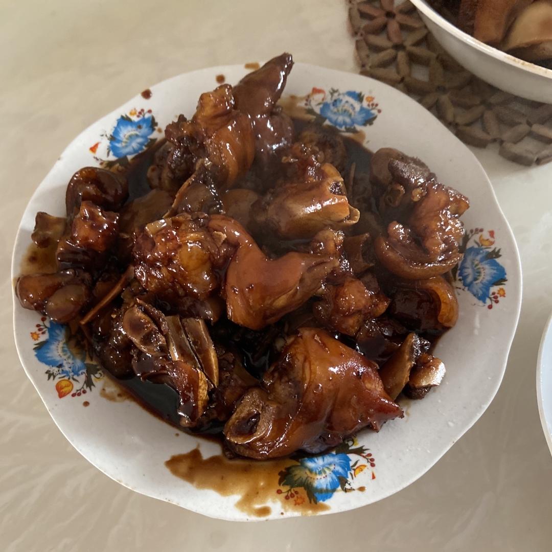 美味的家常菜：红烧猪蹄