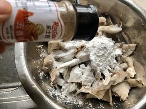 不用炸的椒盐蘑菇，外焦里嫩比肉香的做法 步骤5