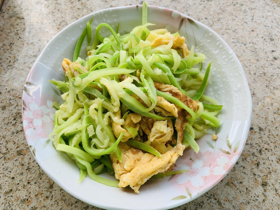 快手菜：西葫芦丝炒鸡蛋