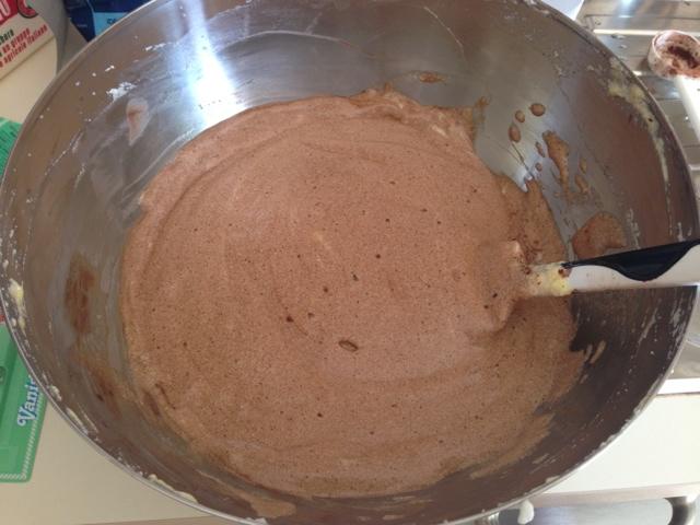 Chocolate & coffee ice cream roll的做法 步骤6